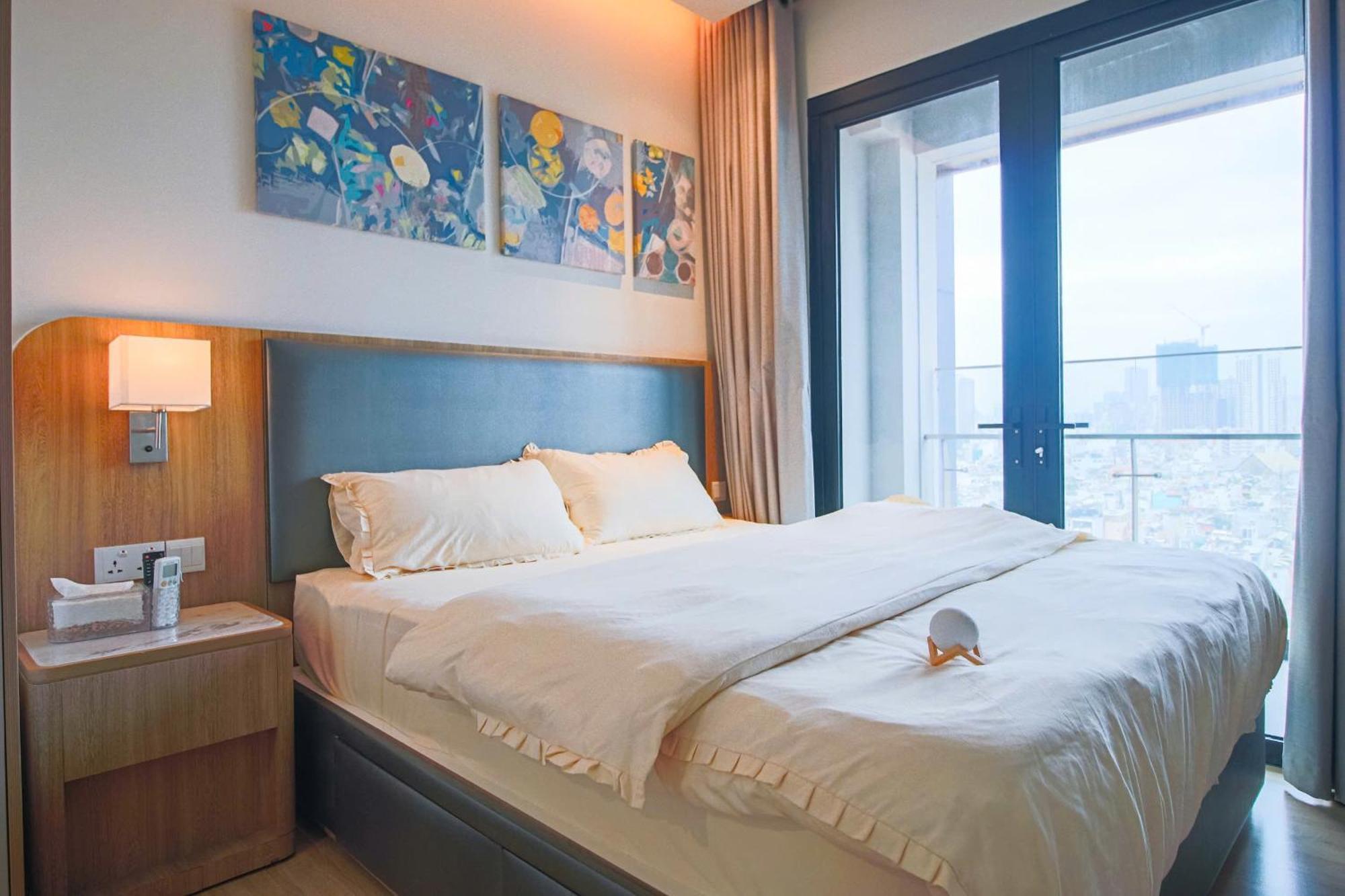 Highclass - D1mension & Zenity, Night Sky View And * Ho-Chi-Minh-Stadt